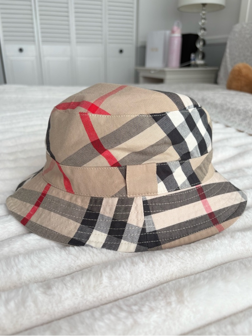 Burberry Classic Plaid Bucket Hat Reversible - Picture 2 of 10